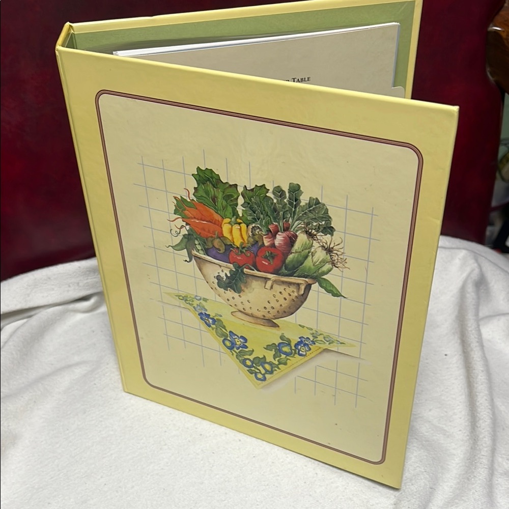 VTG Yellow Recipes Cookbook 3-Ring Hardcover Binder Charts Tips Conversions